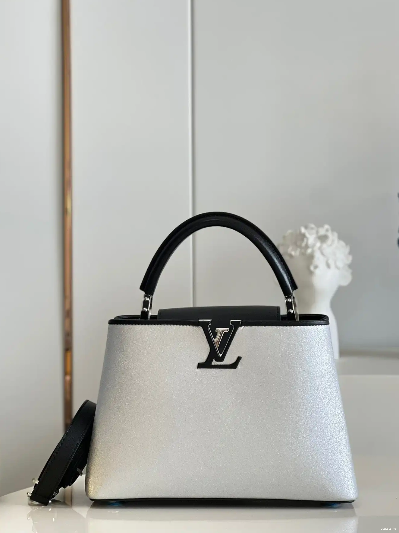 WIS BB VUITTON LOUIS CAPUCINES 0531